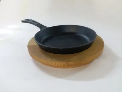 Ahşap Altlıklı Yuvarlak Saplı Döküm Tava