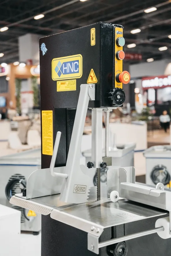 Hnc Et Kemik Testeresi Elite Model STATİK BOYALI 1,5 KW 2 BEYGİR
