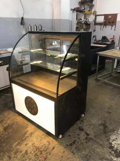 Pasta Dolabı Bombe Camlı Beyaz Dekorlu 100 cm ''FİYAT SORUNUZ''
