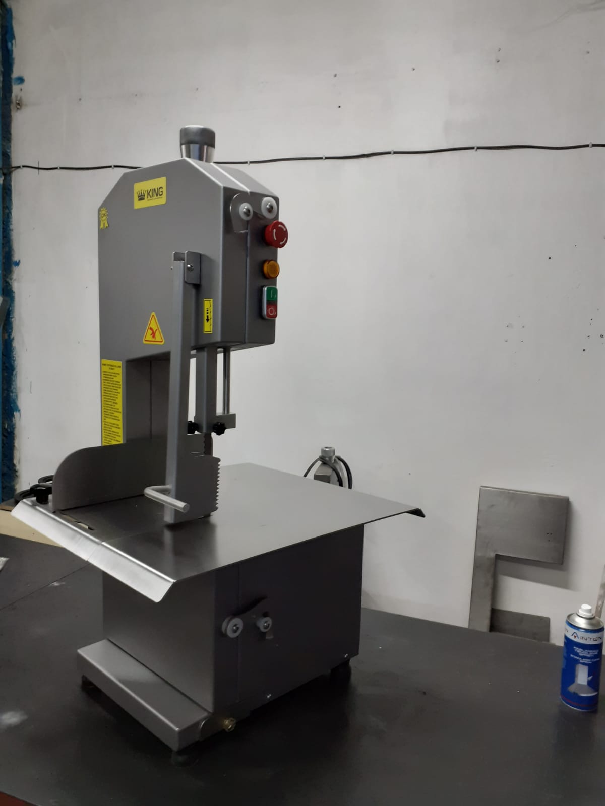 King Et Kemik Testeresi Statik Boyalı Gövde Monofaze 220 V 1.5 KW - 2 BEYGİR